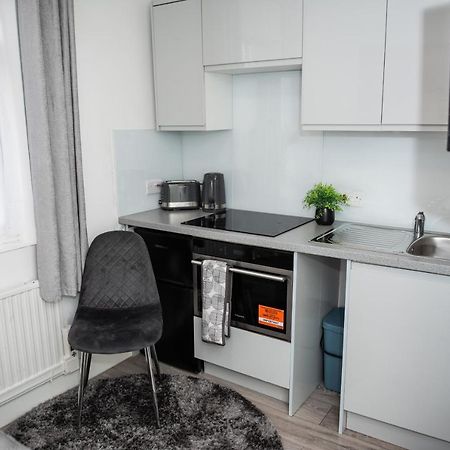 Small But Cozy Studio, Great Tube Connection ลอนดอน ภายนอก รูปภาพ