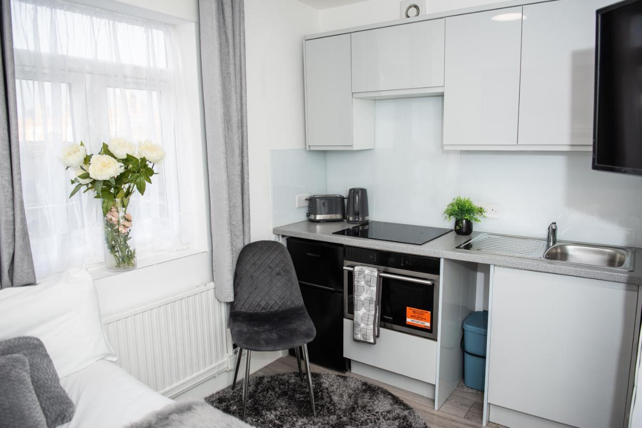 Small But Cozy Studio, Great Tube Connection ลอนดอน ภายนอก รูปภาพ