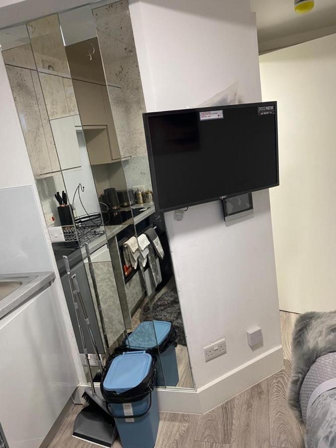 Small But Cozy Studio, Great Tube Connection ลอนดอน ภายนอก รูปภาพ