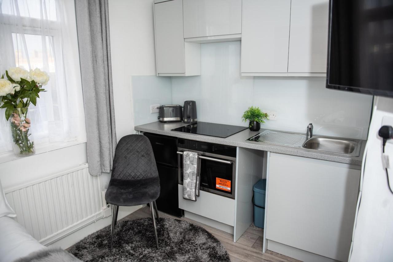 Small But Cozy Studio, Great Tube Connection ลอนดอน ภายนอก รูปภาพ